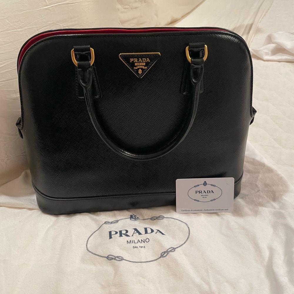Like New! AUTHENTIC PRADA BN2539 SAFFIANO VERNIC NERO
